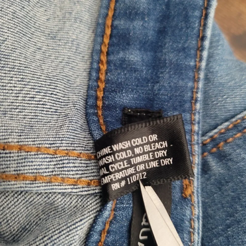 Button-Front Jagged Hem Cropped Straight-Leg Jeans